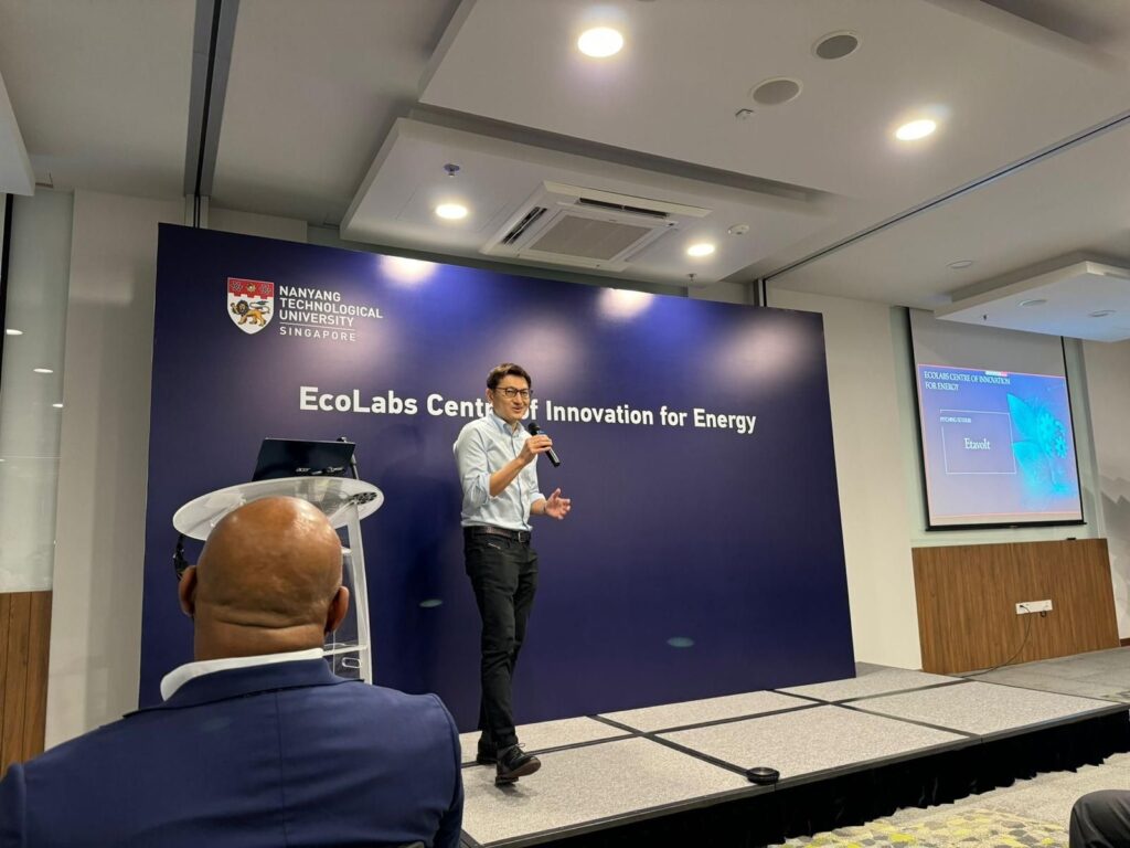 Dr Stanley Wang presenting about EtaVolt at EcoLabs Open House